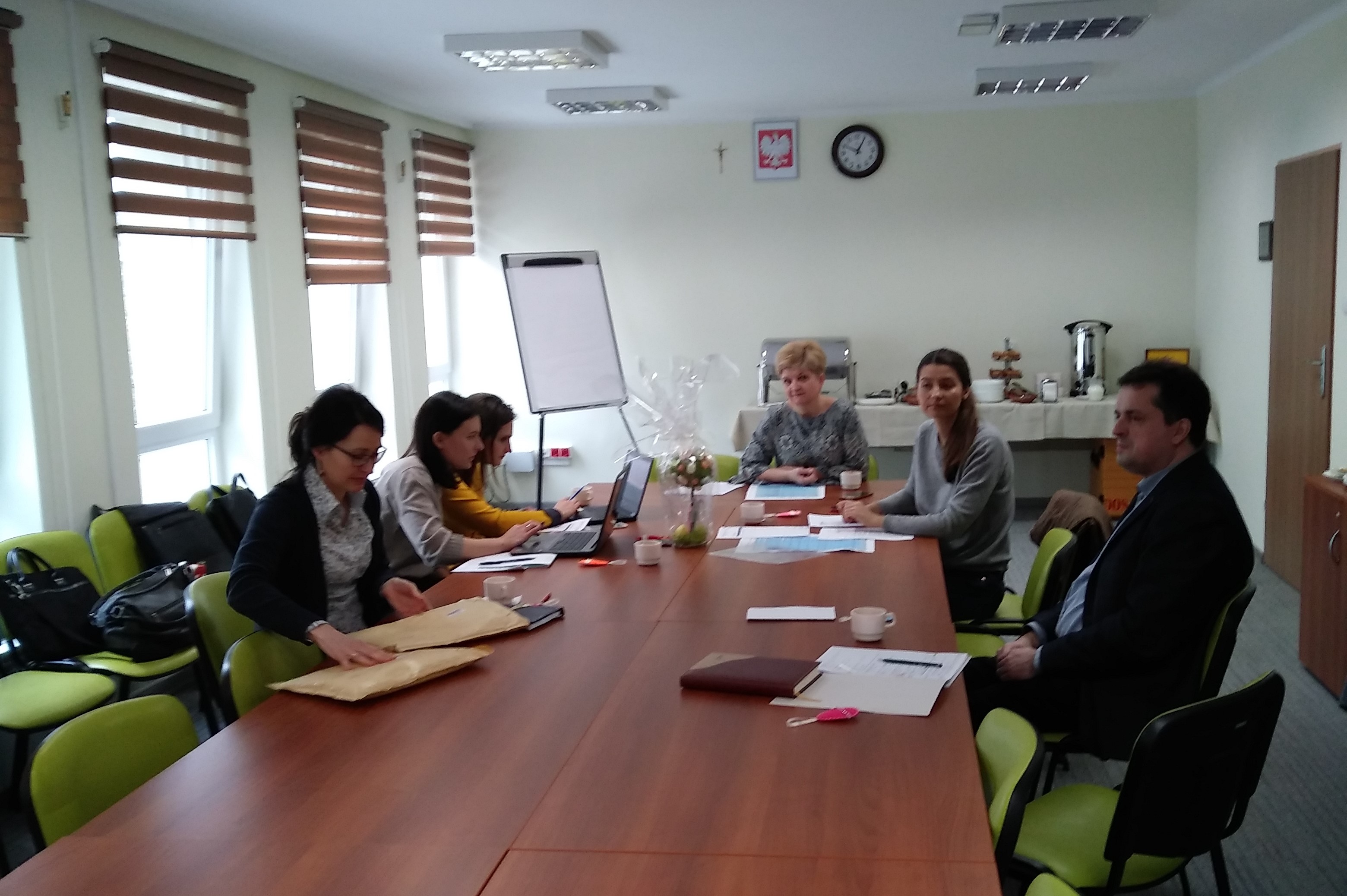 Treffen arbeiten teams mit Elch und Kaunas